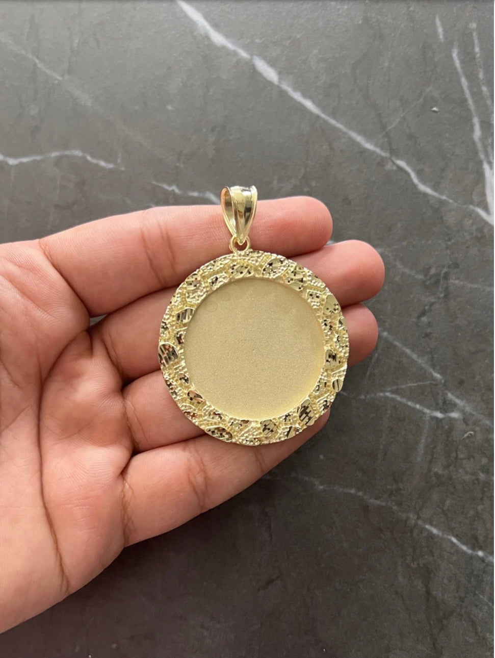 10k medium picture pendant